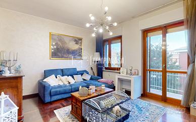 LUMINOSO TRILOCALE CON DOPPIO BALCONE, SOLAIO E BO