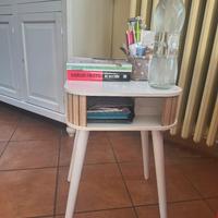 comodino design legno e finiture bianche 