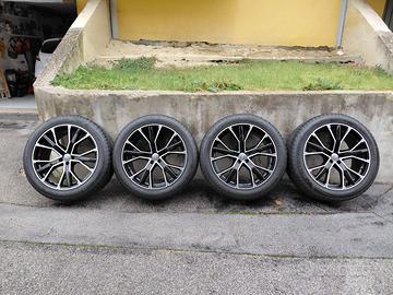 Cerchi da 21 audi Q7 con gomme termiche