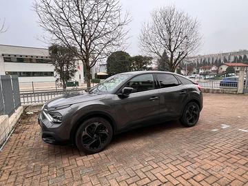 Citroen C4 1.2 PureTech Shine  Adatta anche neopat