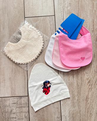 Set 4 bavaglini e cappellino neonata