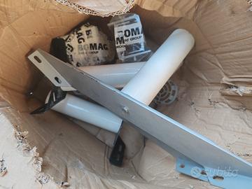 piedi. pedana o letto o accessori