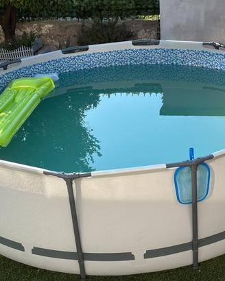 Piscina con motore