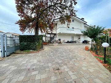 PORZIONE DI TRIFAMILIARE A MARINO