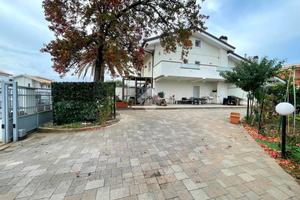 PORZIONE DI TRIFAMILIARE A MARINO