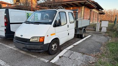 Camioncino Ford con ribaltabile elettrico