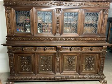 Credenza in stile neoclassico