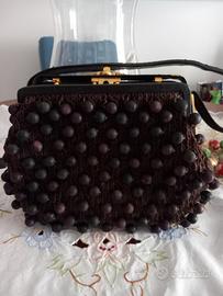 borsa in lana e perle di legno