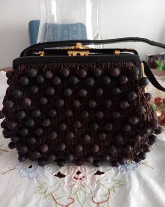 borsa in lana e perle di legno