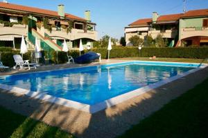 Appartamento piscina,posto auto, Wi-Fi clima