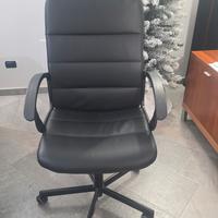 SEDIA DA UFFICIO IN PELLE NERA-GIREVOLE CON ROTELL