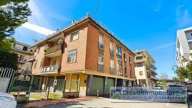 Appartamento di 160 m² con più di 5 locali e box a
