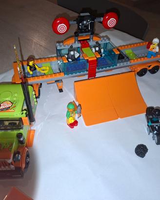 Set lego"Track dello stunt show"e"Gara acrobatica"