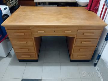 Scrivania vintage in legno tipo cattedra