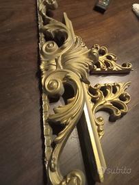 intarsi in legno colore oro