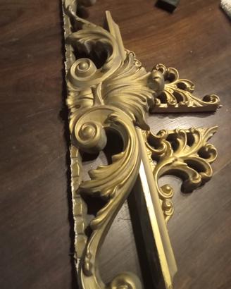 intarsi in legno colore oro