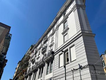2 LOCALI A NAPOLI