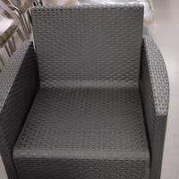 N. 2 sedie grandi, tavolino contenitore x esterno