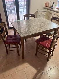 Tavolo in marmo con 4 sedie