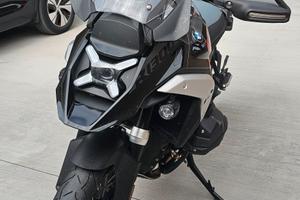 bmw r 1300 gs triple black Akrapovic 