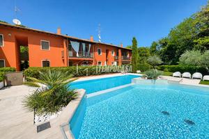 TRILOCALE IN RESIDENCE CON PISCINA IN CENTRO A PES