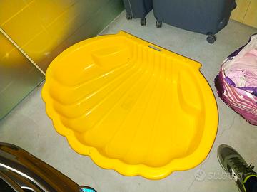 Sabbiera a forma di conchiglia 