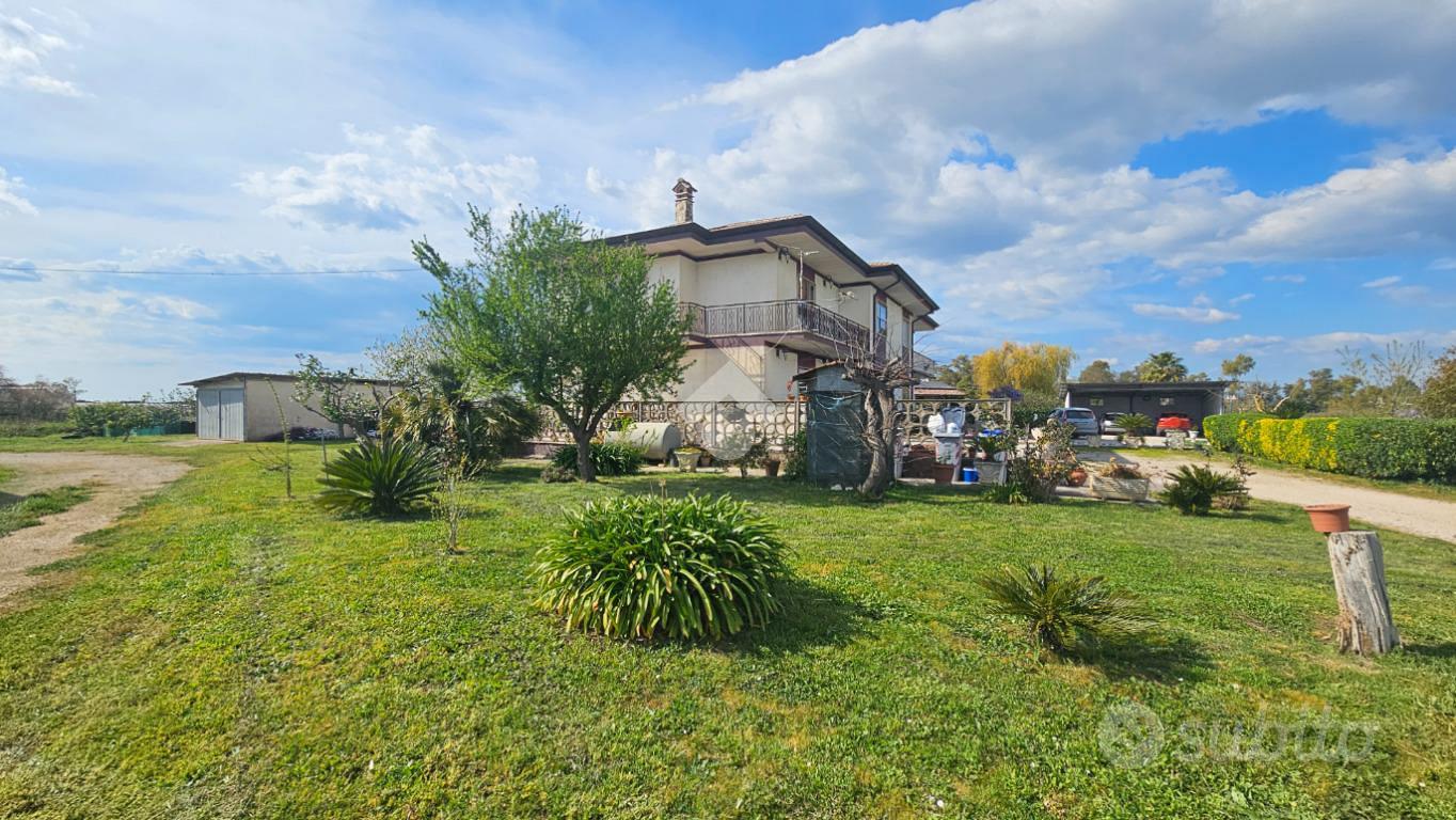 CASA SEMINDIPENDENTE A LATINA