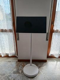 Smart TV Monitor Portatile 21.5" Android su Ruote