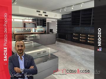 Sacile Piazza del Popolo - Negozio Rif. L225