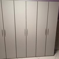 armadio moderno in legno più cassettiera