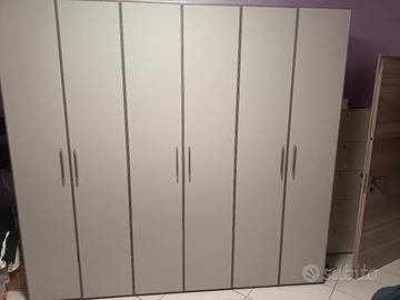 armadio moderno in legno più cassettiera