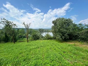 TERRENO CON VISTA SUI LAGHI, NUMEROSI ALBERI DA FR