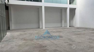 Immobile di 450 m² con 2 locali a Teverola