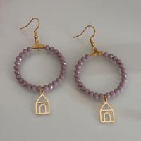 Orecchini realizzati a mano.