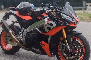 Aprilia tuono factory v4 2022 