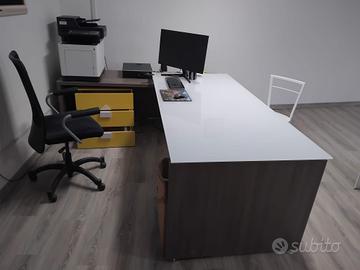 scrivania ad angolo per ufficio 