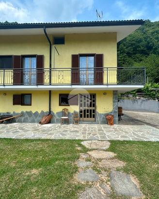 VILLA A SCHIERA D'ANGOLO A FRASSINETTO