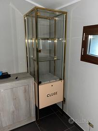 Vetrina illuminata e con serratura