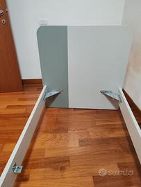 Letto singolo e scrivania sospesa