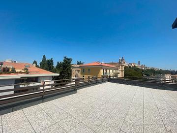 Panoramico e a due passi dal centro