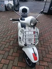 Piaggio Vespa 300 GTS