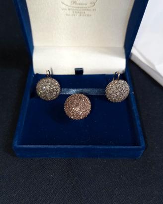 orecchini e anello di diamanti 