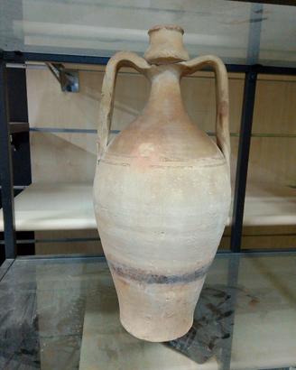 “Anfora artigianale in terracotta”