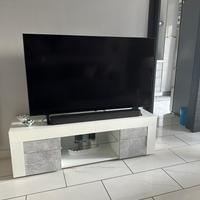 Mobile sotto Tv