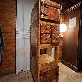 mobile artigianale con cassettini