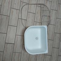 lavello con porta spugne , sapone e detersivi