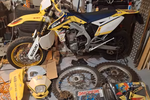 Suzuki VALENTI  RMZ-E 450