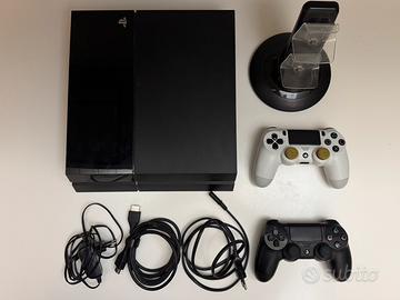 PS4 + 2 joystick + bundle giochi