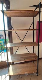 Libreria Maisons du Monde stile industrial