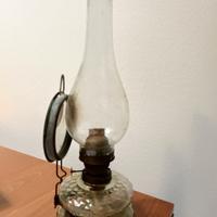 Antica lampada a petrolio